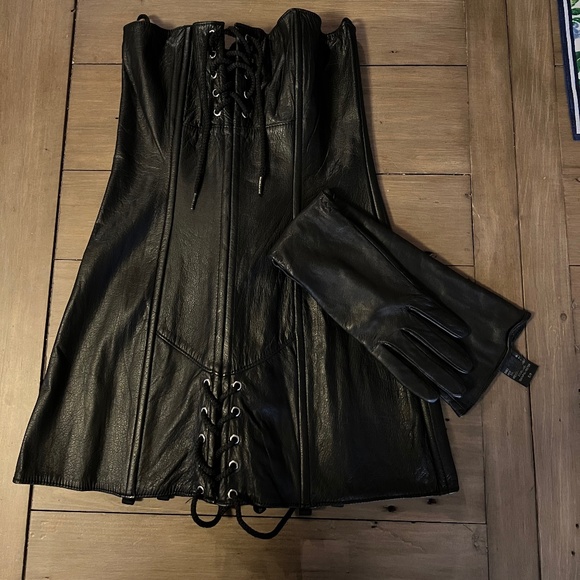 Leather corset dress and gloves - Picture 1 of 3